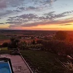 Avec Piscine A Debordement Vue Exceptionnelle Villa
